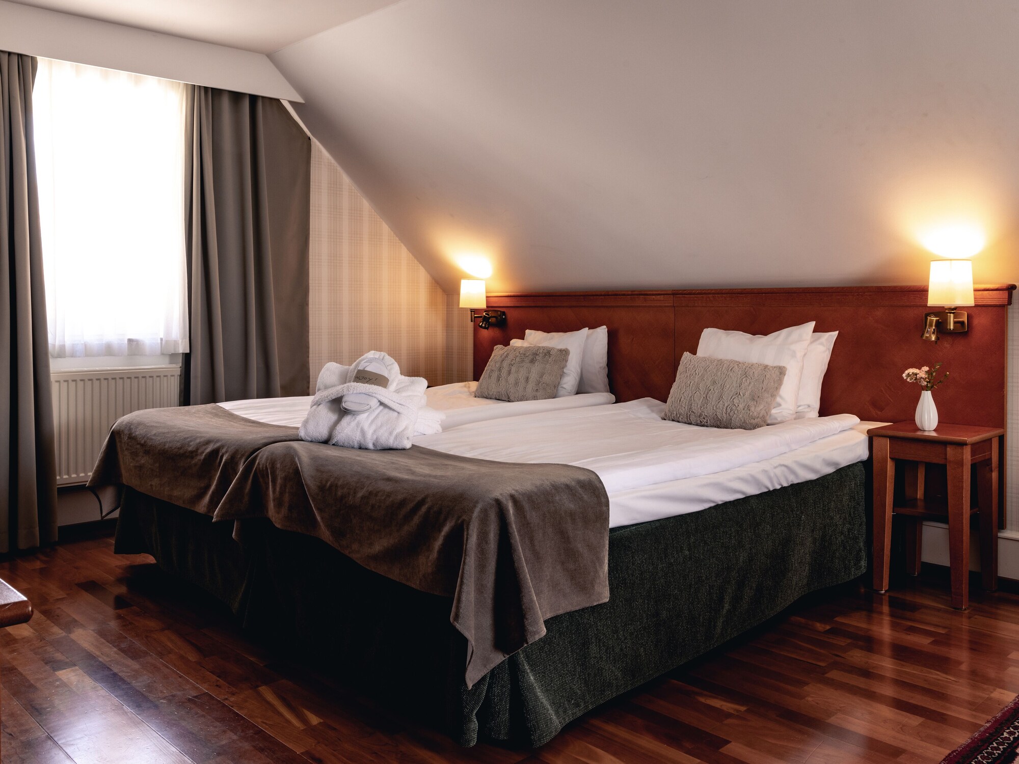 Superior, Twin Beds