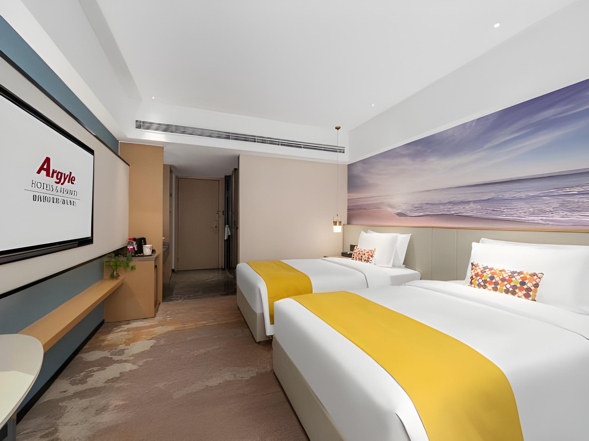 Twin Beds, King Bed
