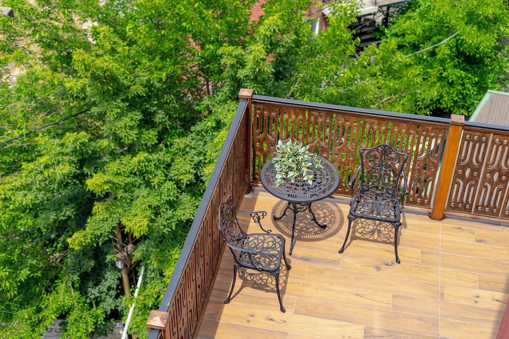 Iris Hotel Tbilisi 52/60