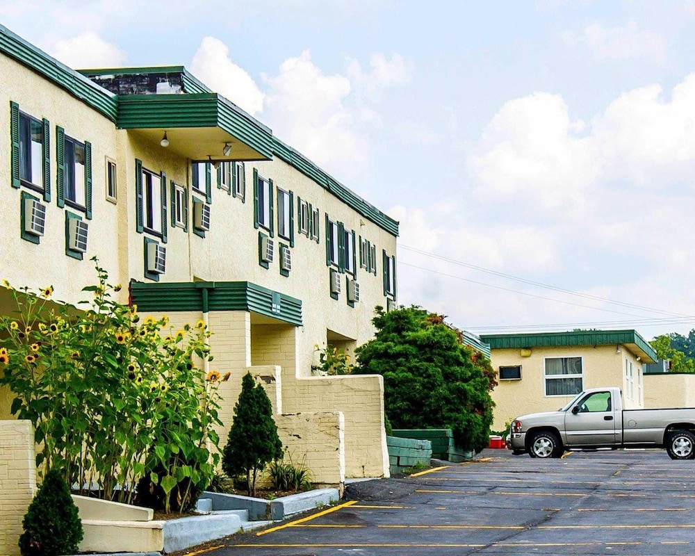Days Inn by Wyndham Moosic 2/13