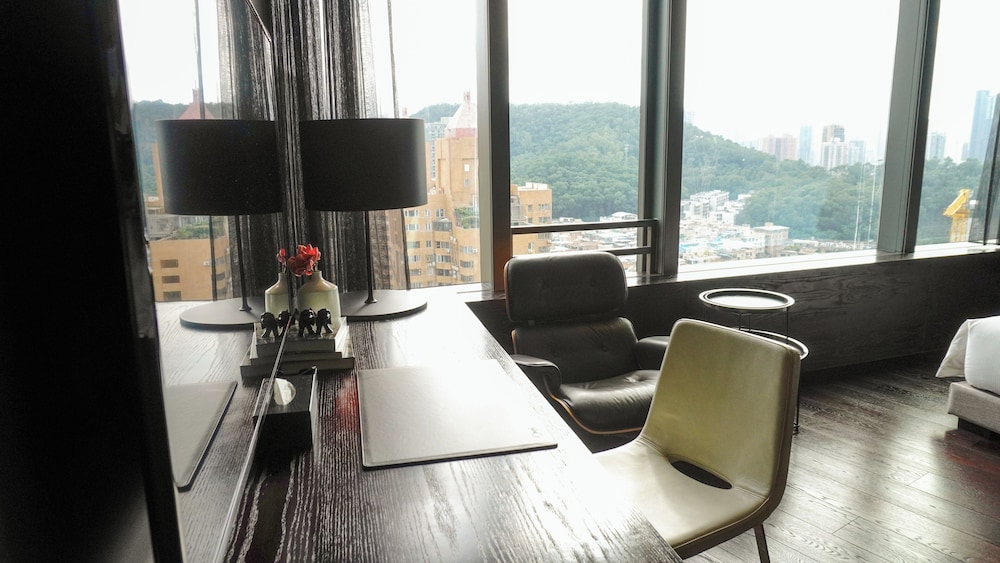 O Hotel 60/67