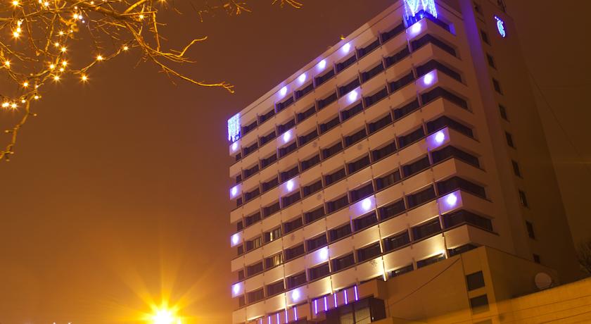 Grand Hotel 2/20
