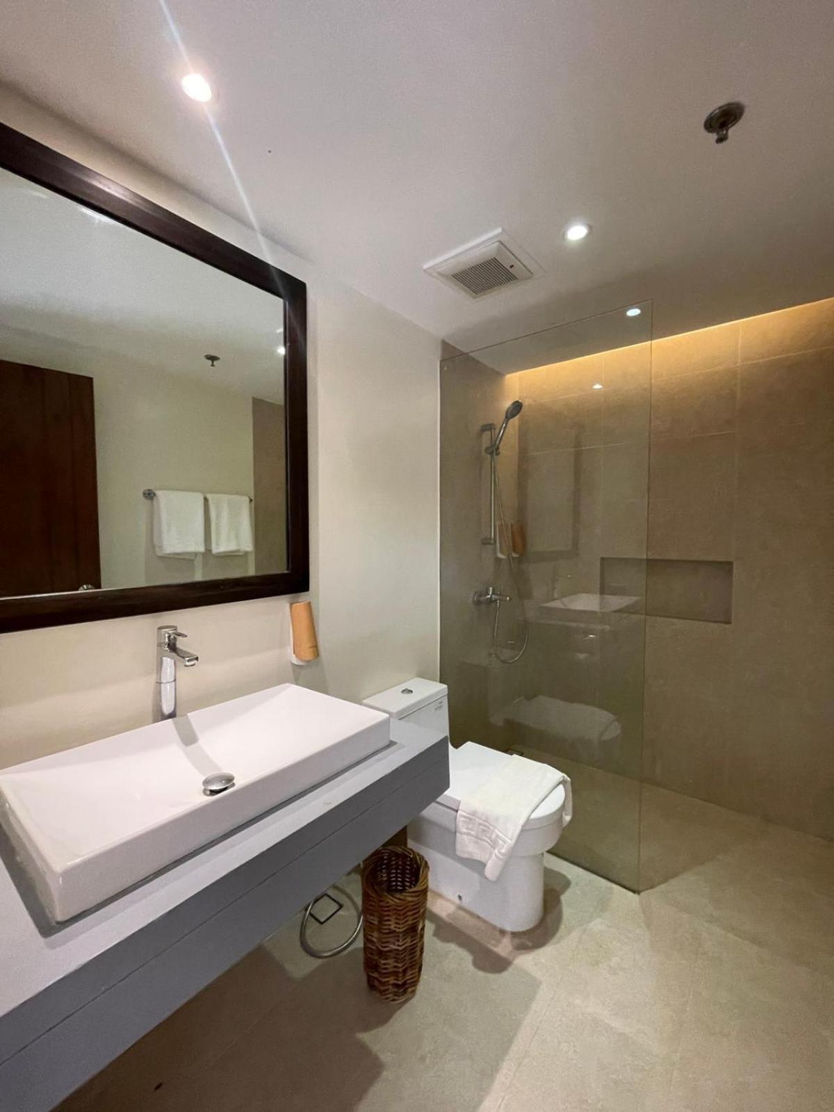 Isla Amara Boutique Resort 37/39