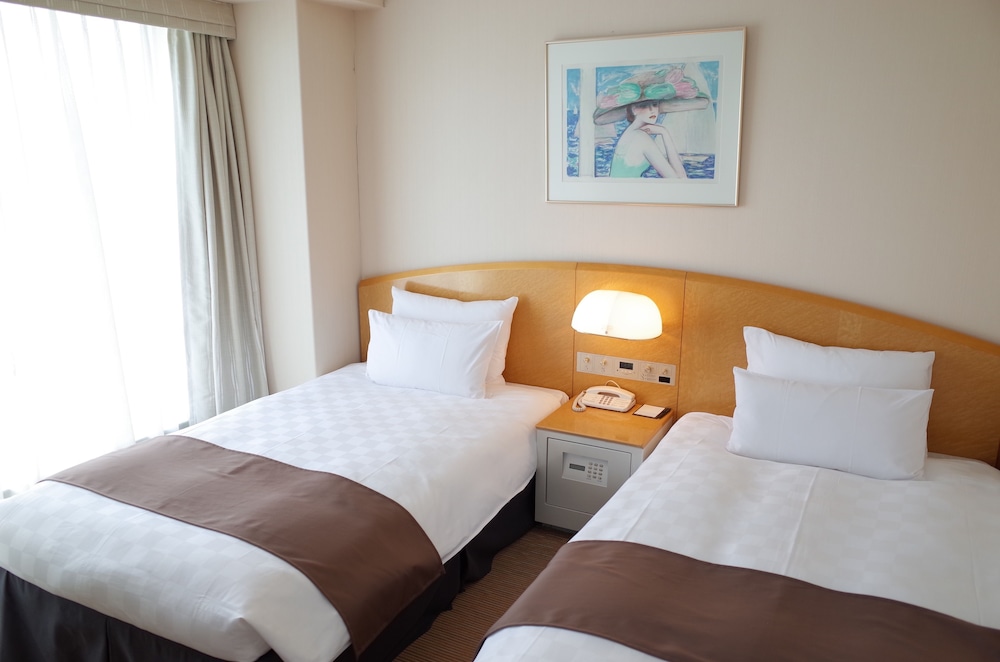 Shinagawa Prince Hotel 11/71