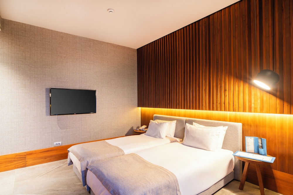 EXECUTIVE, SUITE