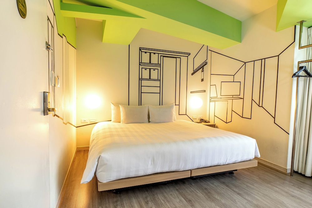 Elegant, Queen Bed