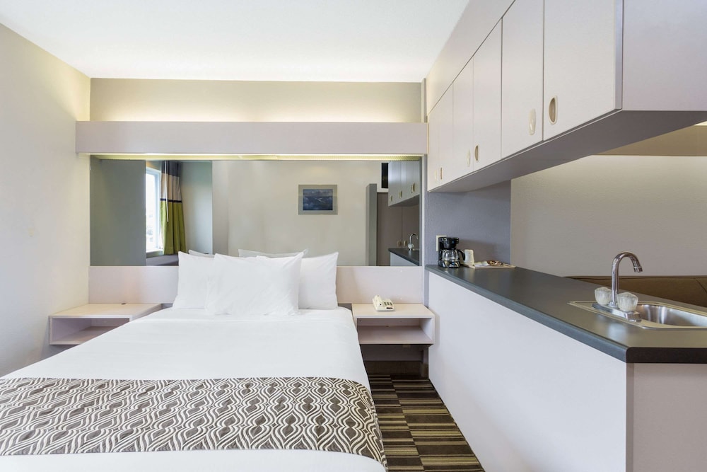 Microtel Inn Suites By Wyndham Richmond Airport 20/37