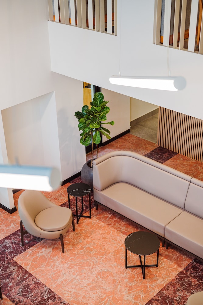 Ingate Hotel 33/50