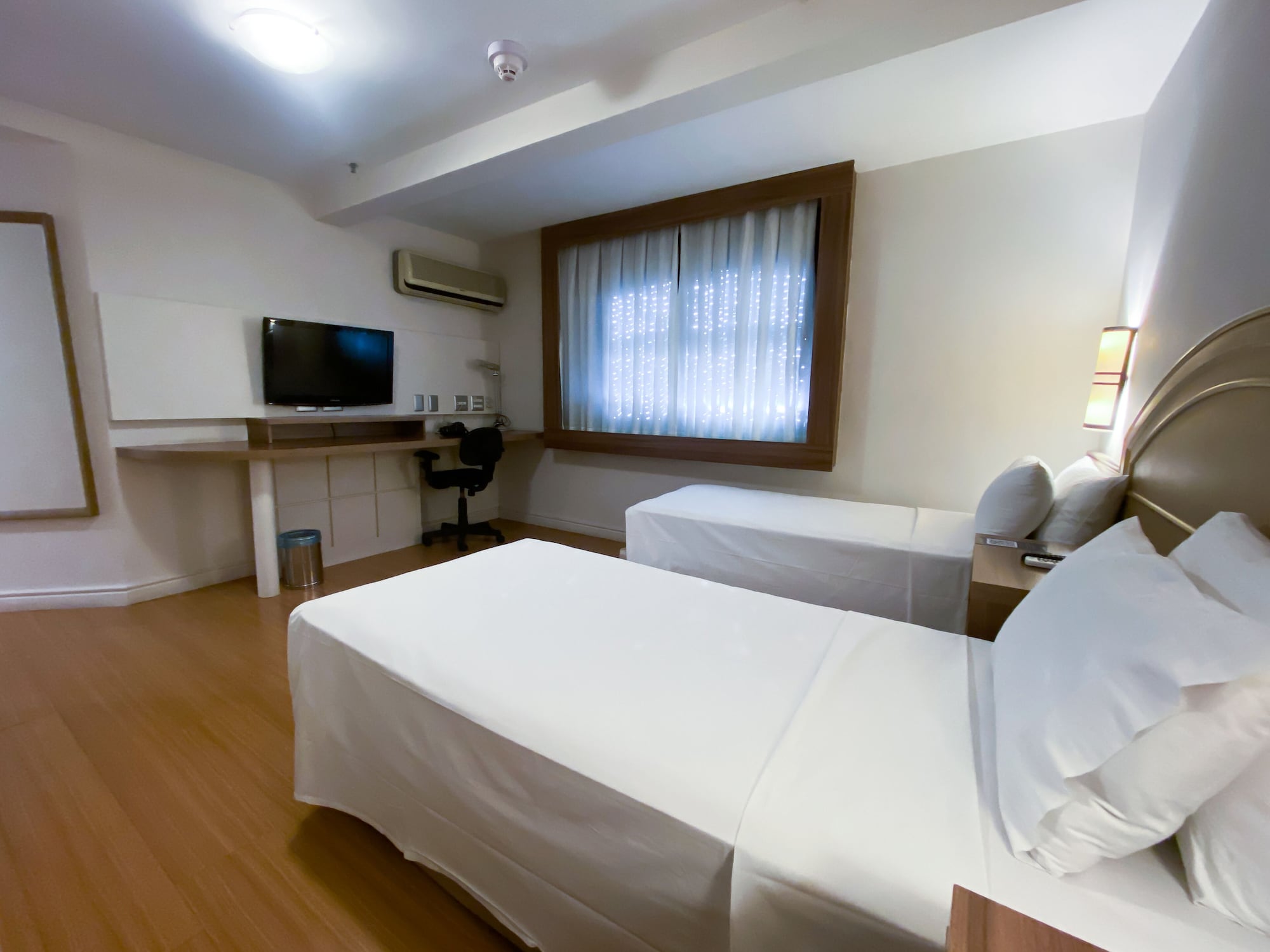 CLASSIC, TWIN BEDS