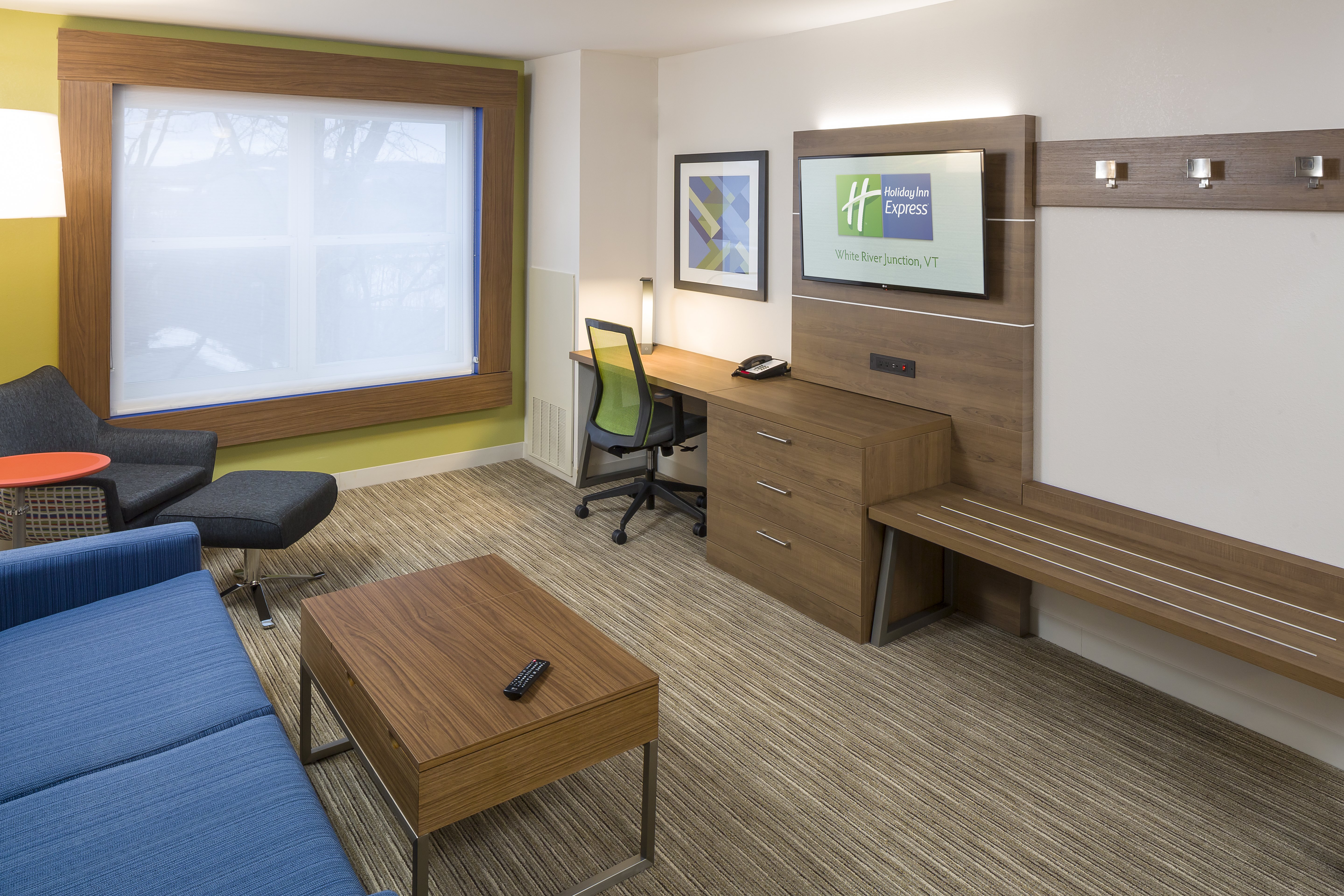 Holiday Inn Express Hotel Suites White River Junction 32/54