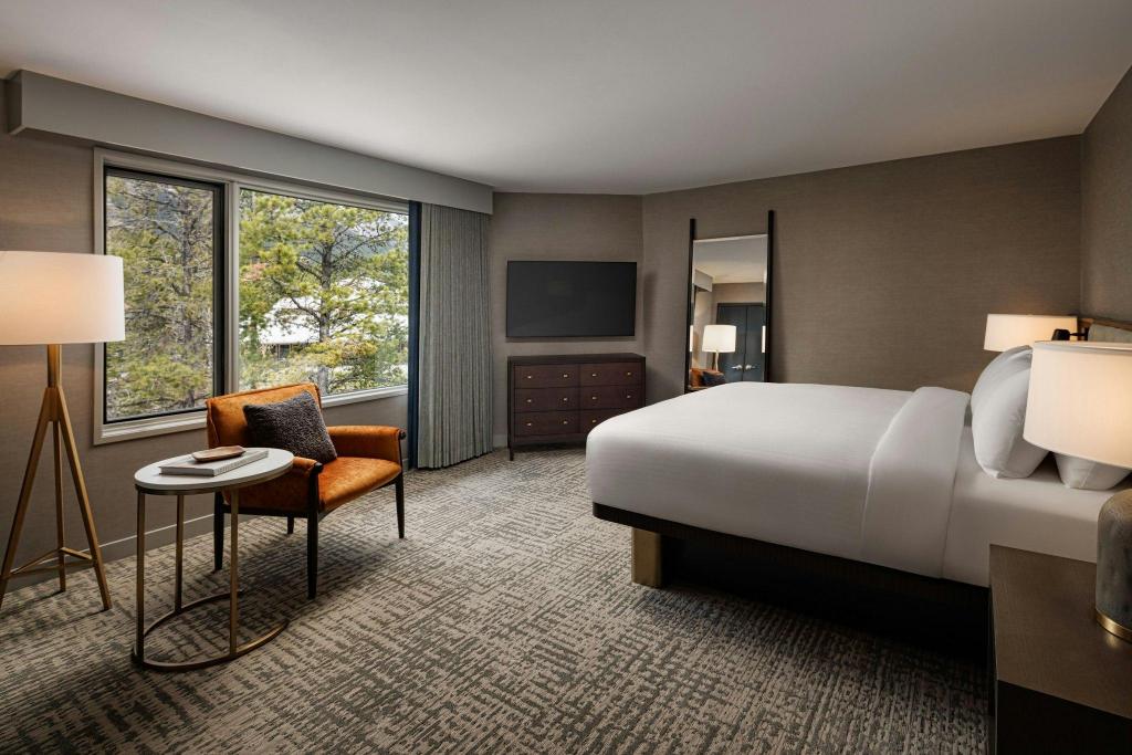 1 Bedroom, Black Diamond Club, Executive, Suite, King Bed, Lounge Access