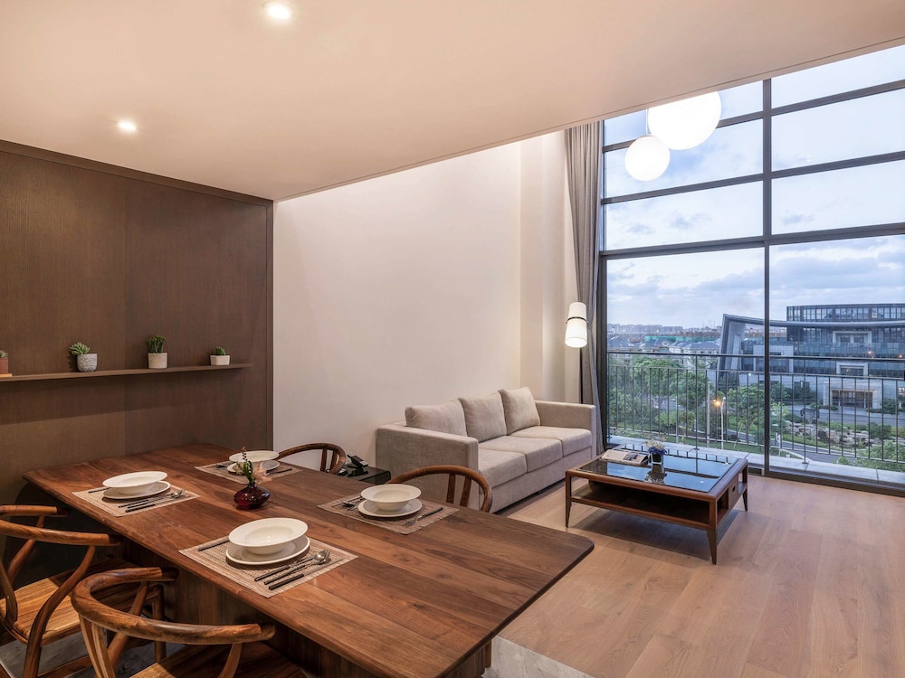 Novotel Suites Shanghai Hongqiao 14/26