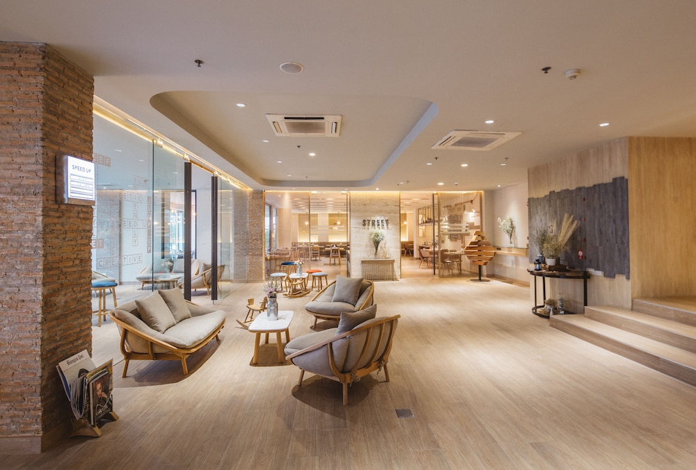 Clef Hotel 33/50