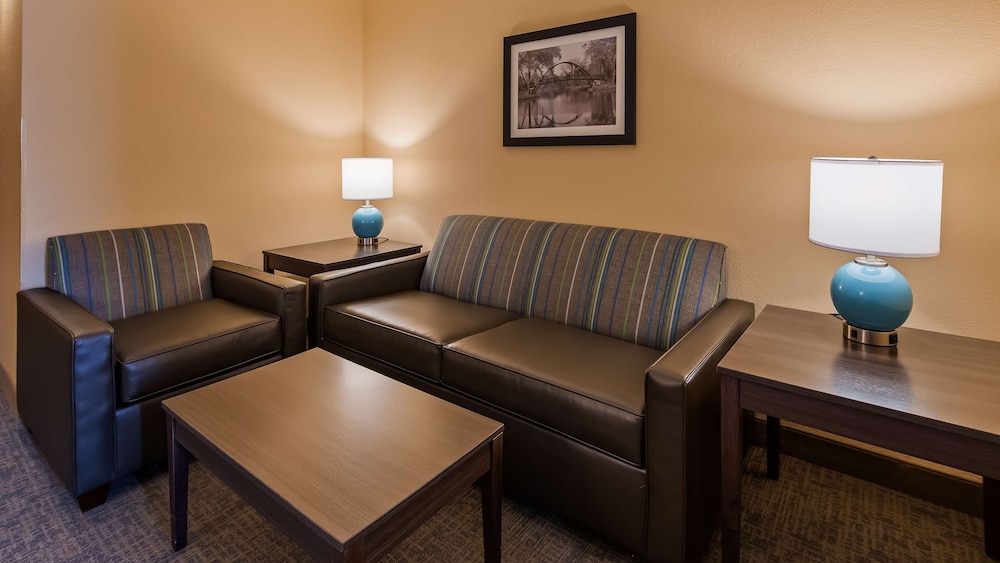 Best Western East Towne Suites 30/42