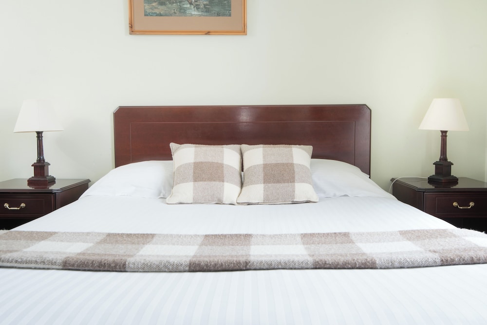 Mackays Hotel Wick 10/50