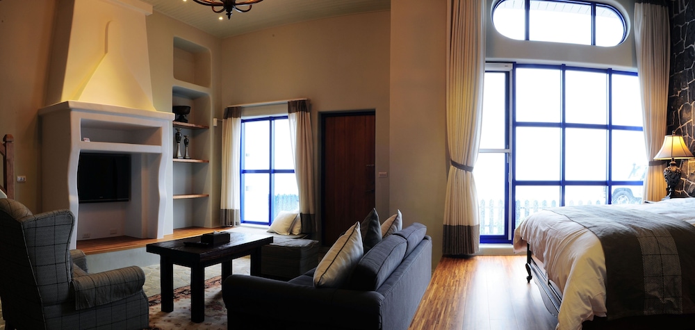 Chateau Villa 9/33