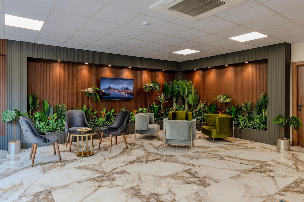 The Business Class Hotel 18/23