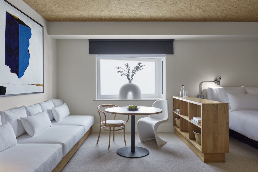 One Hundred Shoreditch 40/72