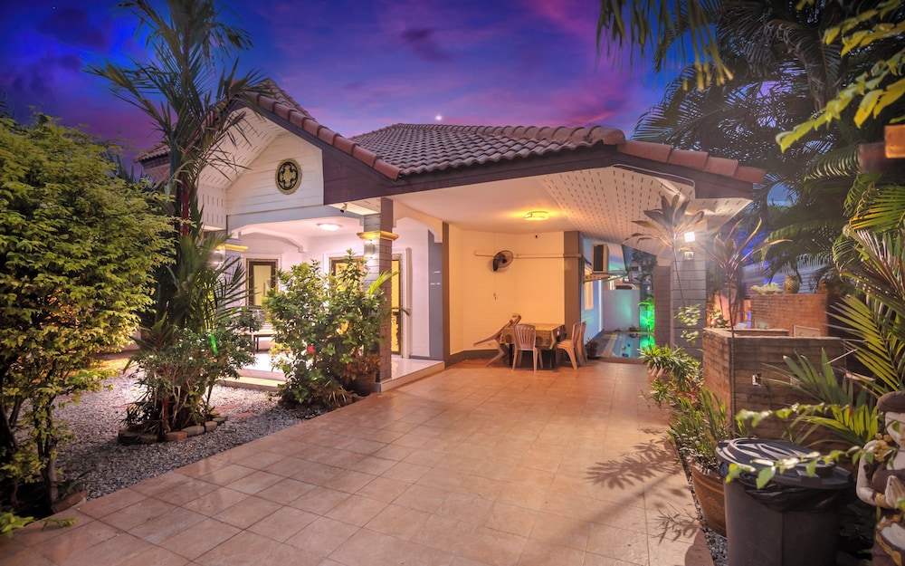 Baan Kanittha - 6 Bedrooms Gt Pool Villa 18/20