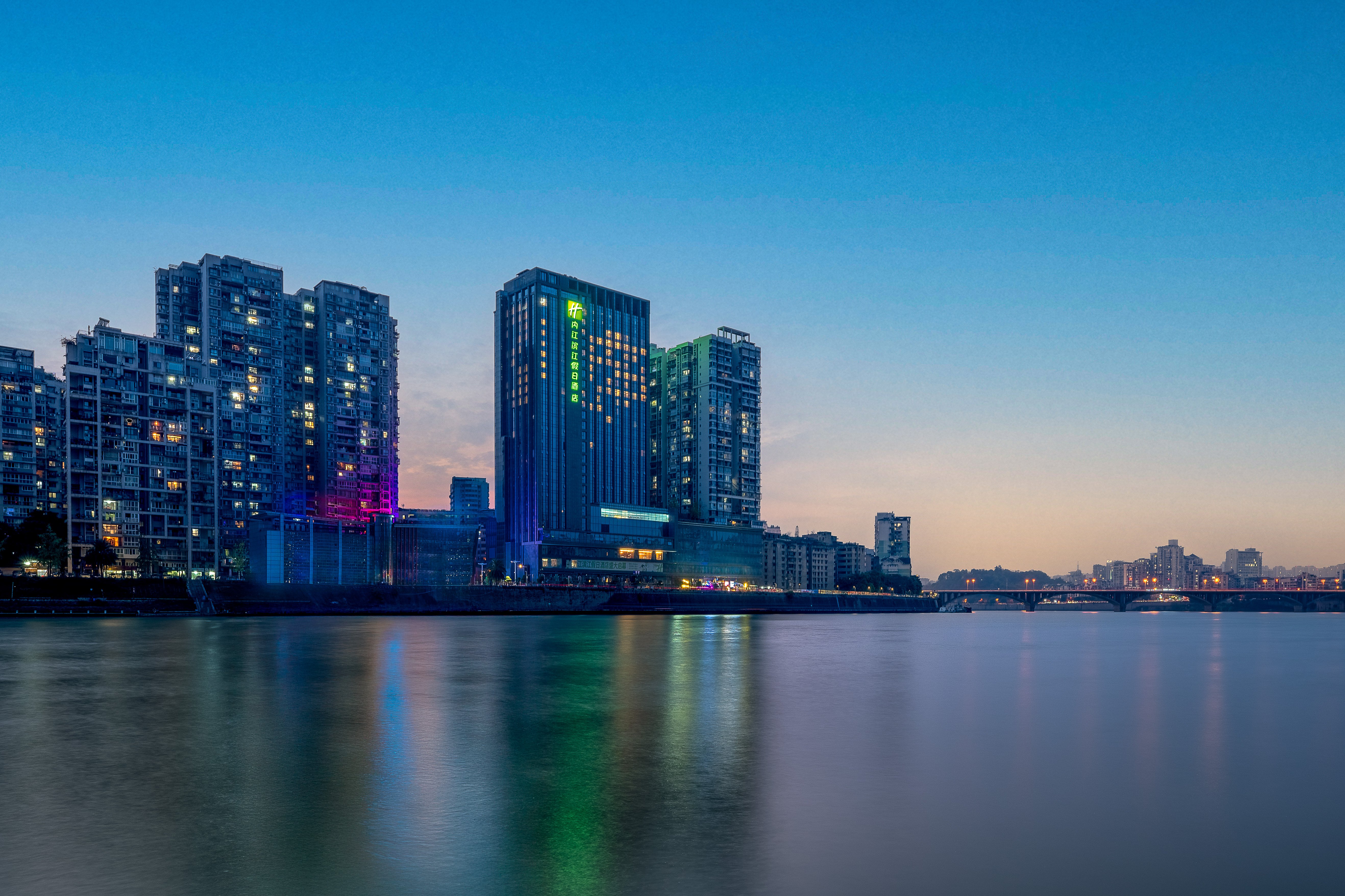 Holiday Inn Neijiang Riverside 74/81