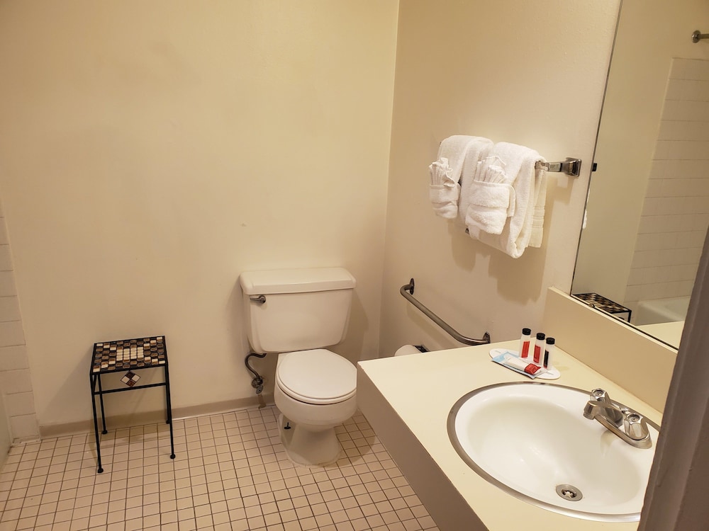 Travelodge By Wyndham Laramie 9/24