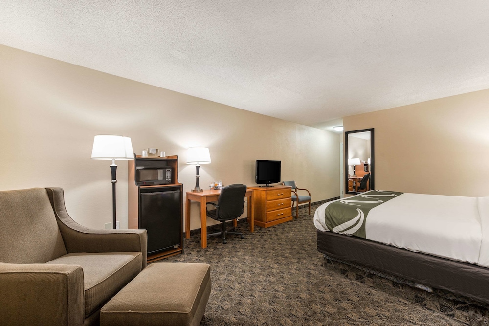 Quality Inn & Suites Portage Central 22/53