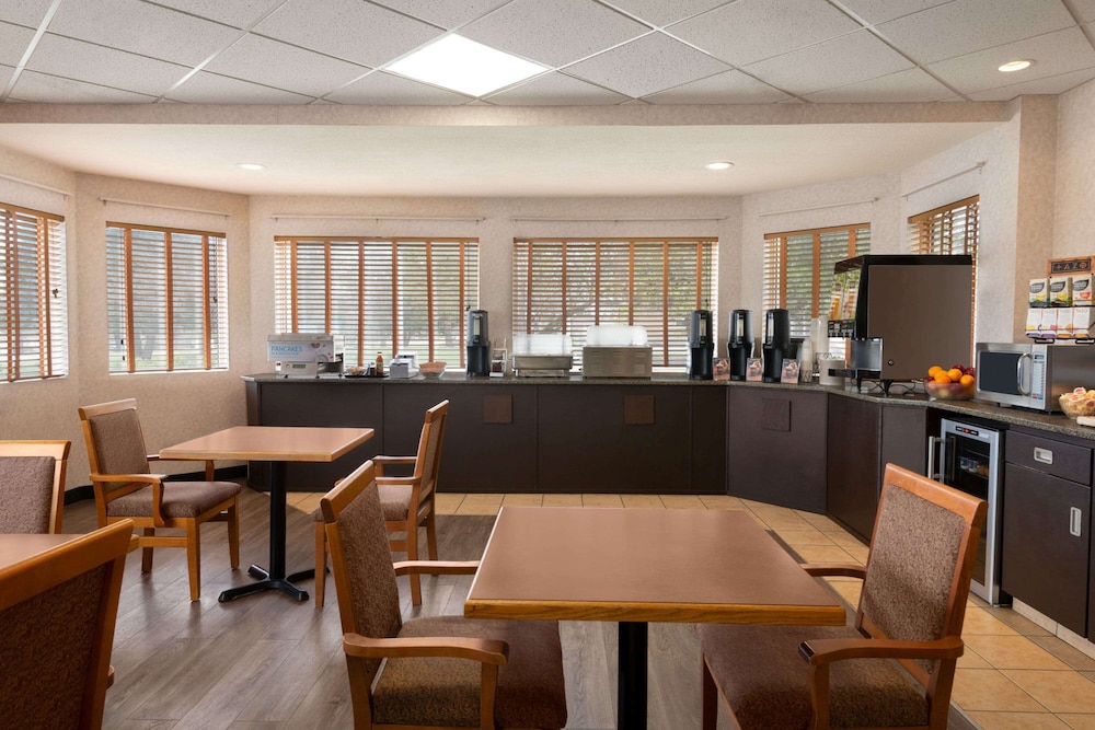 Days Inn by Wyndham Swift Current 33/41