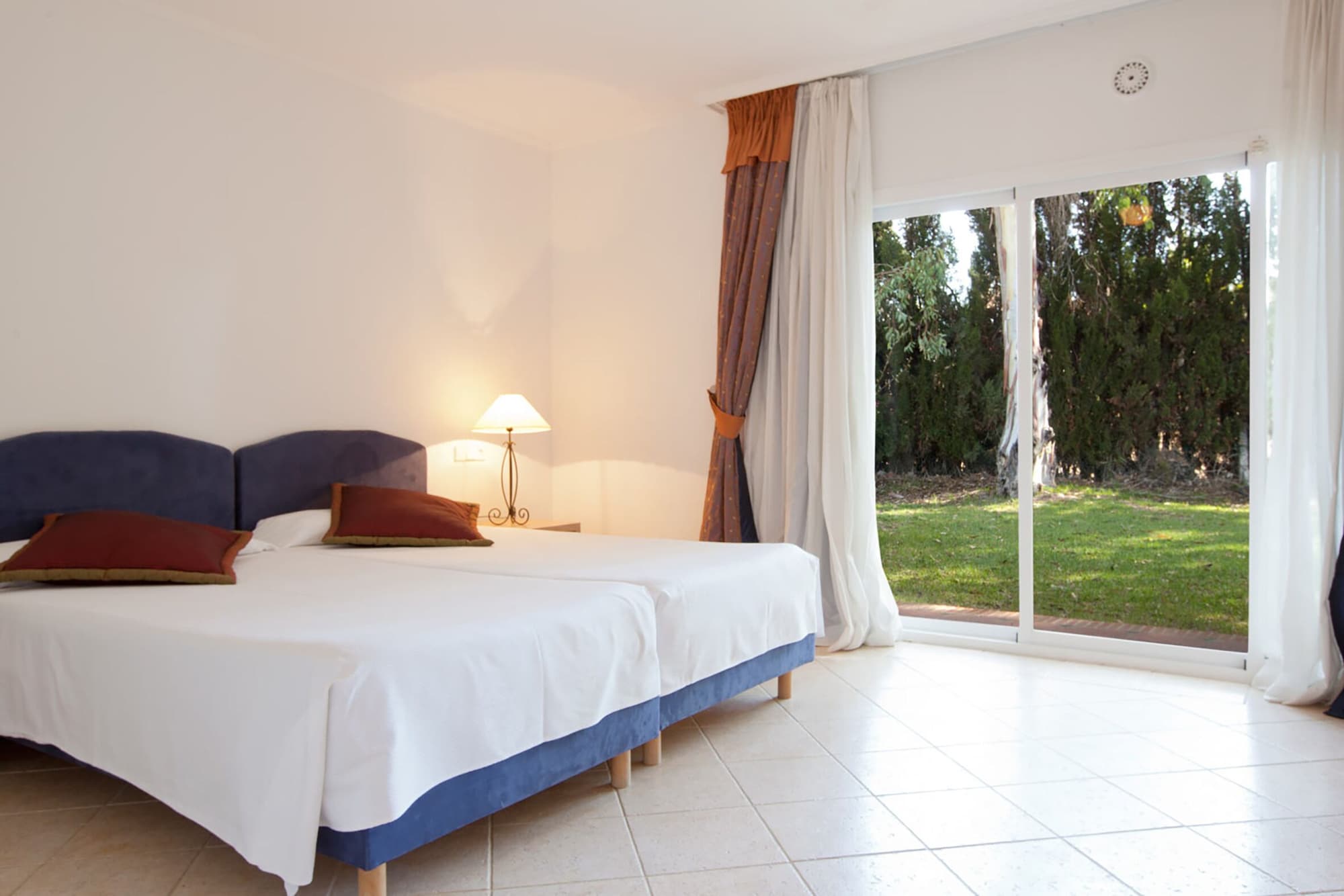 Xtra, Beach House, Garden, Double Bed