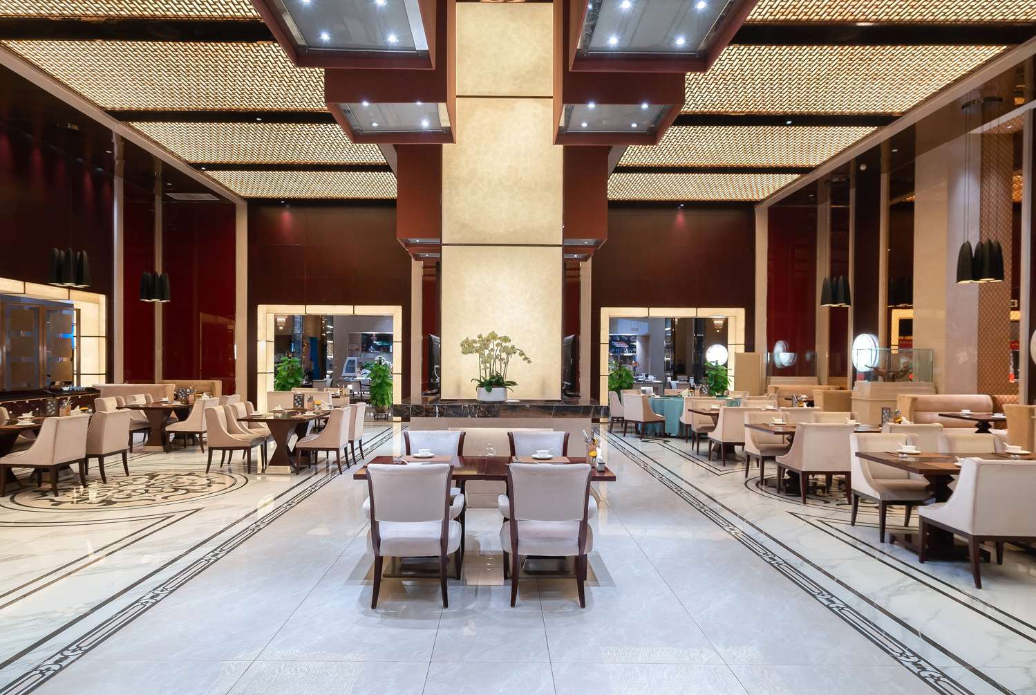Howard Johnson by Wyndham Tropical Garden Plaza Kunming 12/21