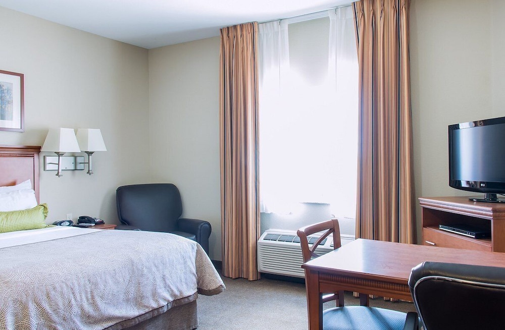 Woodland Suites (ex. Candlewood Suites Weatherford) 7/35
