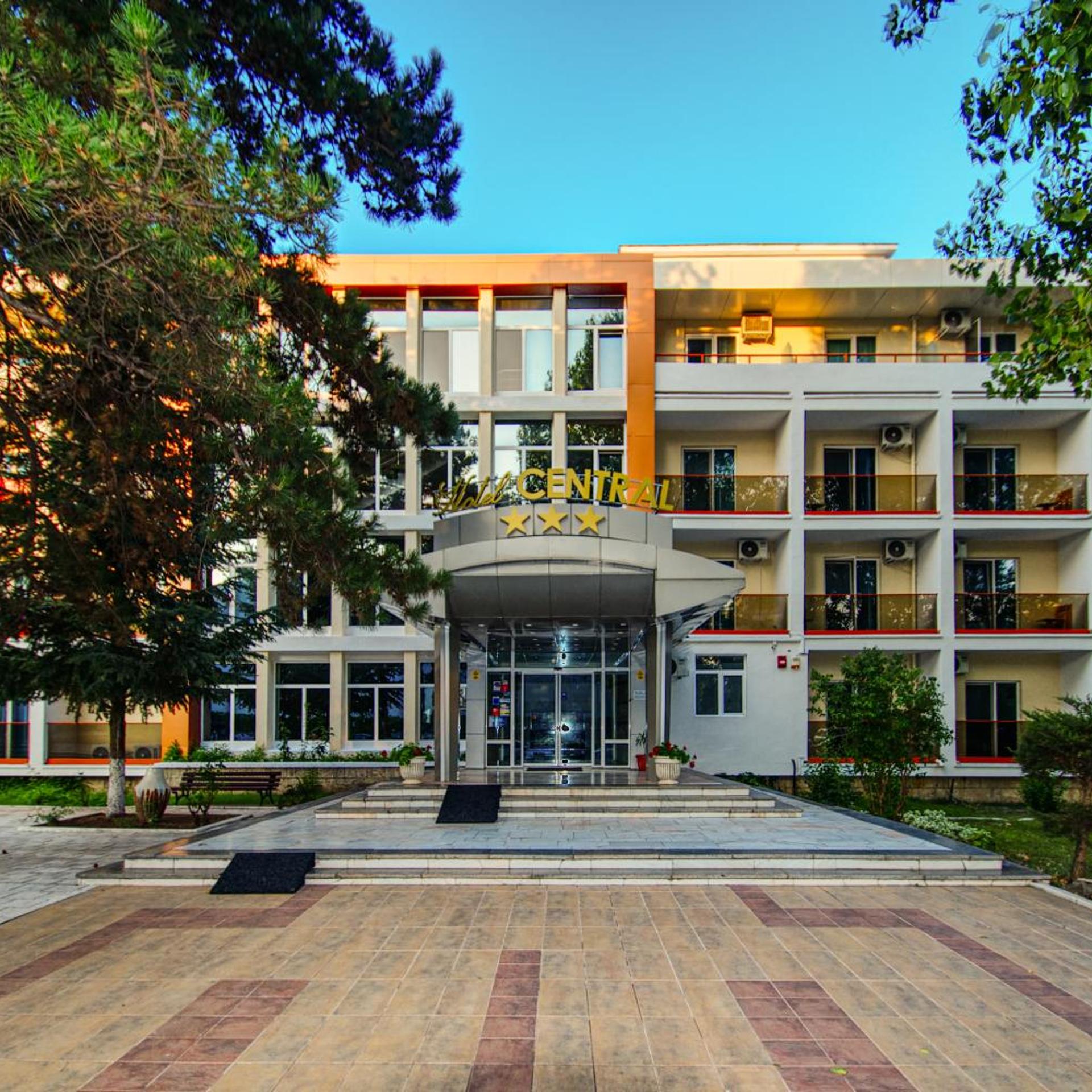 Central Mamaia 7/58