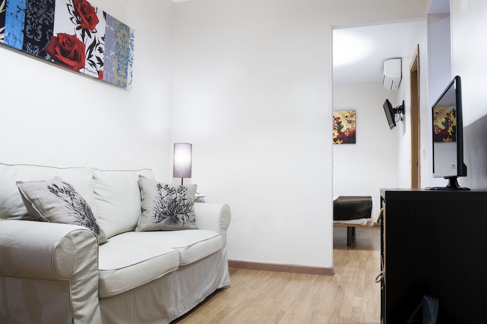 Thc Gran Via Hostel 23/28