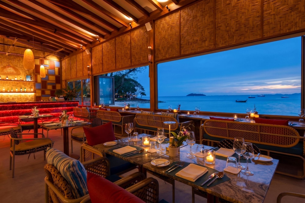 Outrigger Phi Phi Island Resort 87/100