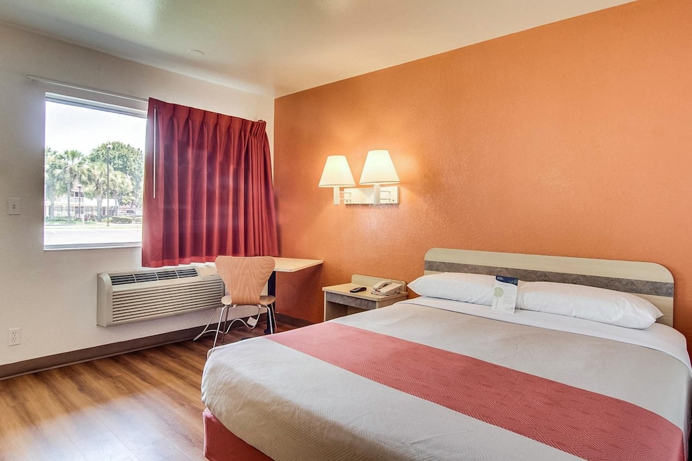 Deluxe, Double Bed