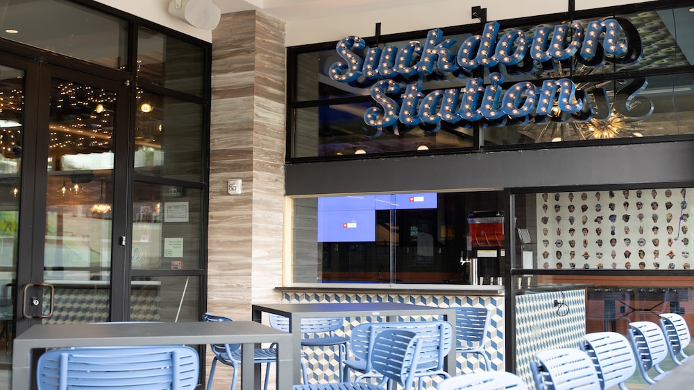 Holiday Inn & Suites Nashville Downtown Broadway 38/82