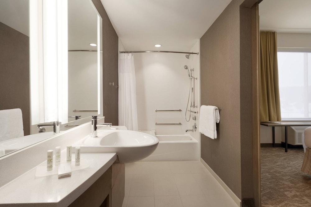 جناح بسرير كينج مع سرير سحّاب إضافي لذوي الإعاقة، Springhill Suites Allentown Bethlehem Center Valley 6/8