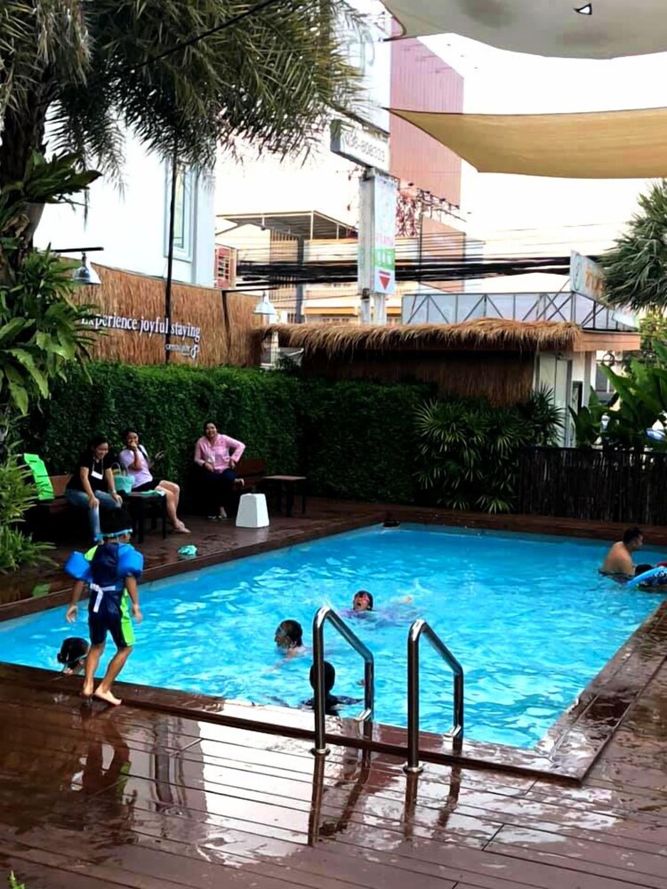 Crystal Jade Hotel 7/65
