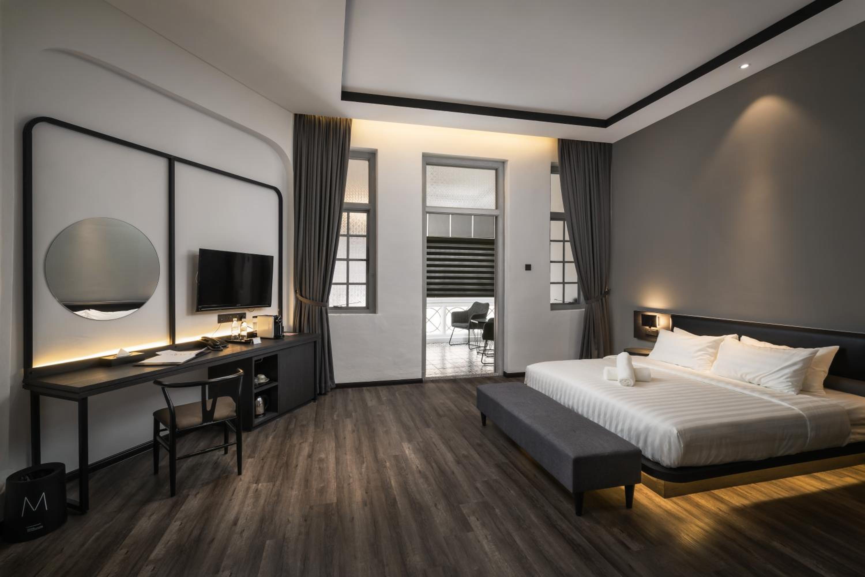 جناح بريميوم بسرير كينج بحوض استحمام، Modern Hotel Georgetown 3/8