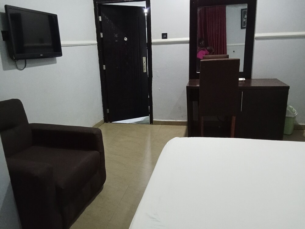 Degok Hotel 10/50