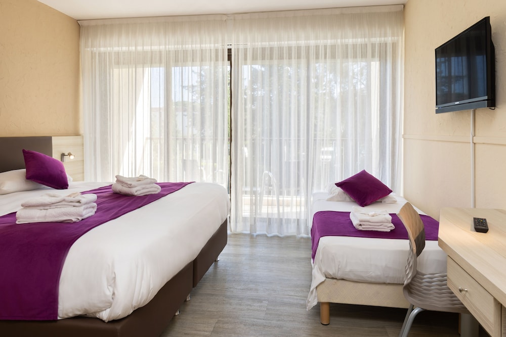 Room, Triple, 1 Double and 1 Single Bed