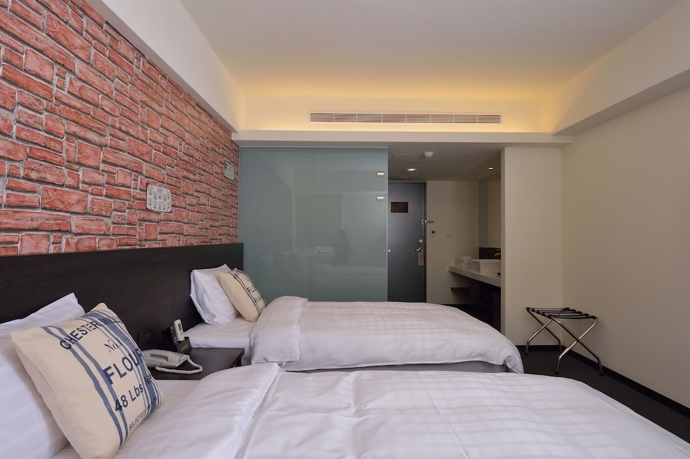 BUSINESS, TWIN BEDS