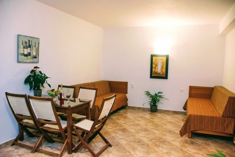 Hotel Ippolity Village 45/71