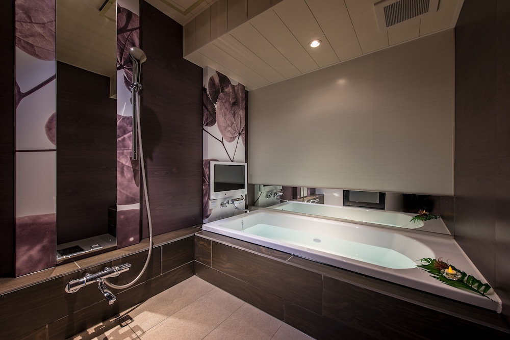 HOTEL ZEN - Adults Only 6/11