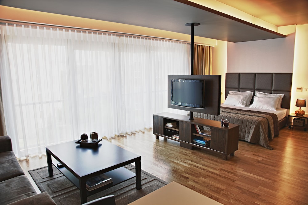CHAKRA SUITES 16/21