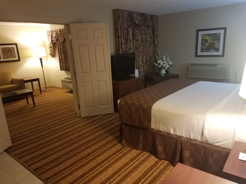 Rock Island Inn & Suites Marshalltown 14/55
