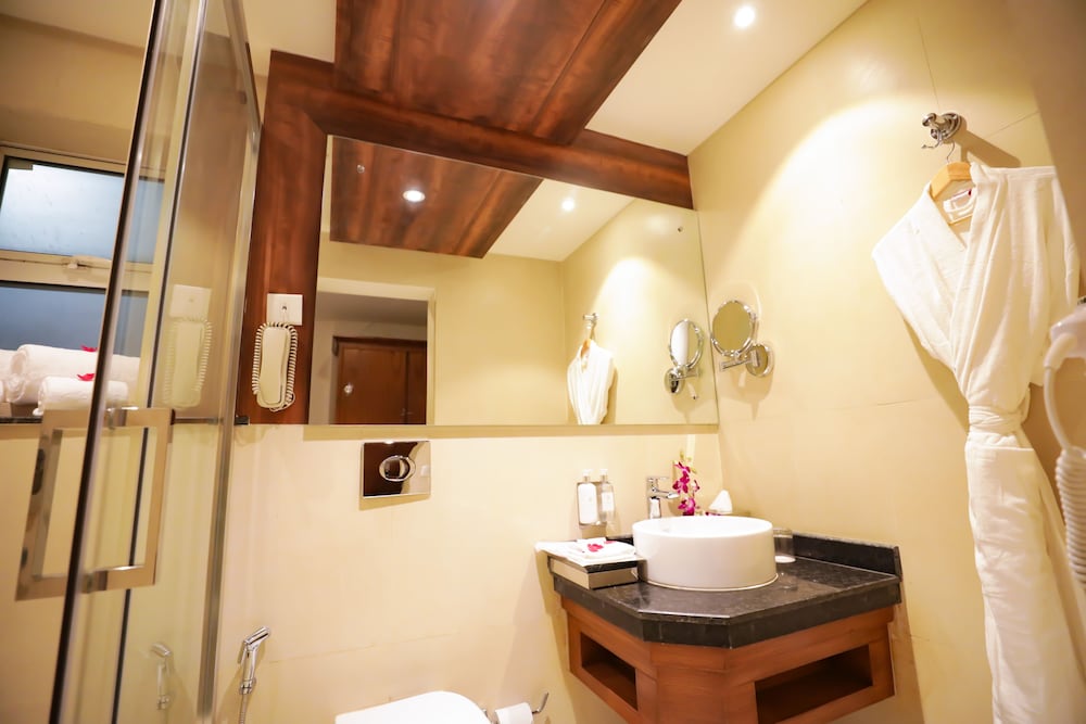 Regenta Suites Element One 48/50
