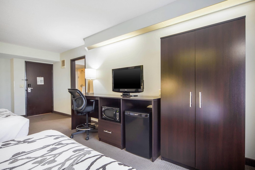 Sleep Inn & Suites Columbus, NE 50/61