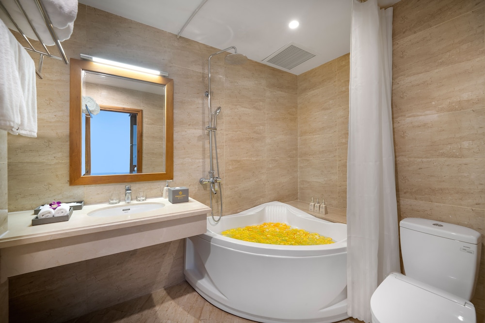 Diamond Sea Hotel 115/115