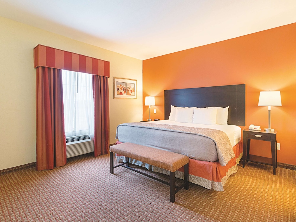 1 BEDROOM, SUITE, ACCESSIBLE