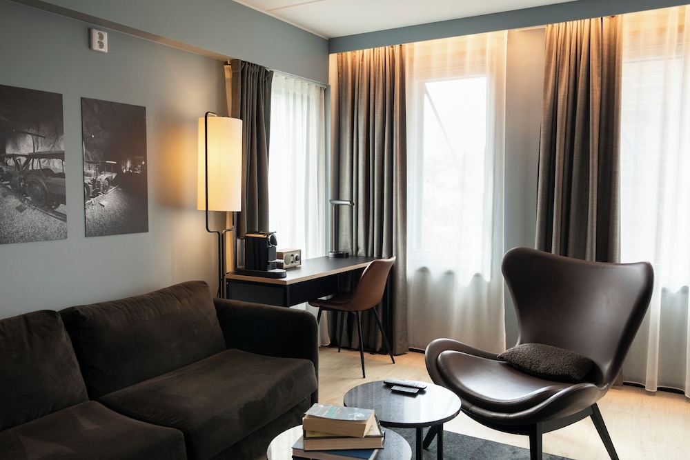 Home Hotel 1624 33/50